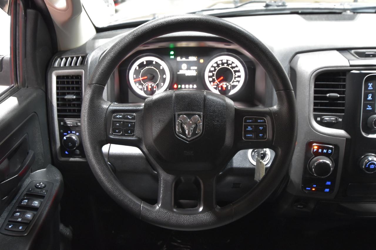 RAM 1500 Express 4x4 Crew Cab 5'7" Box 2017