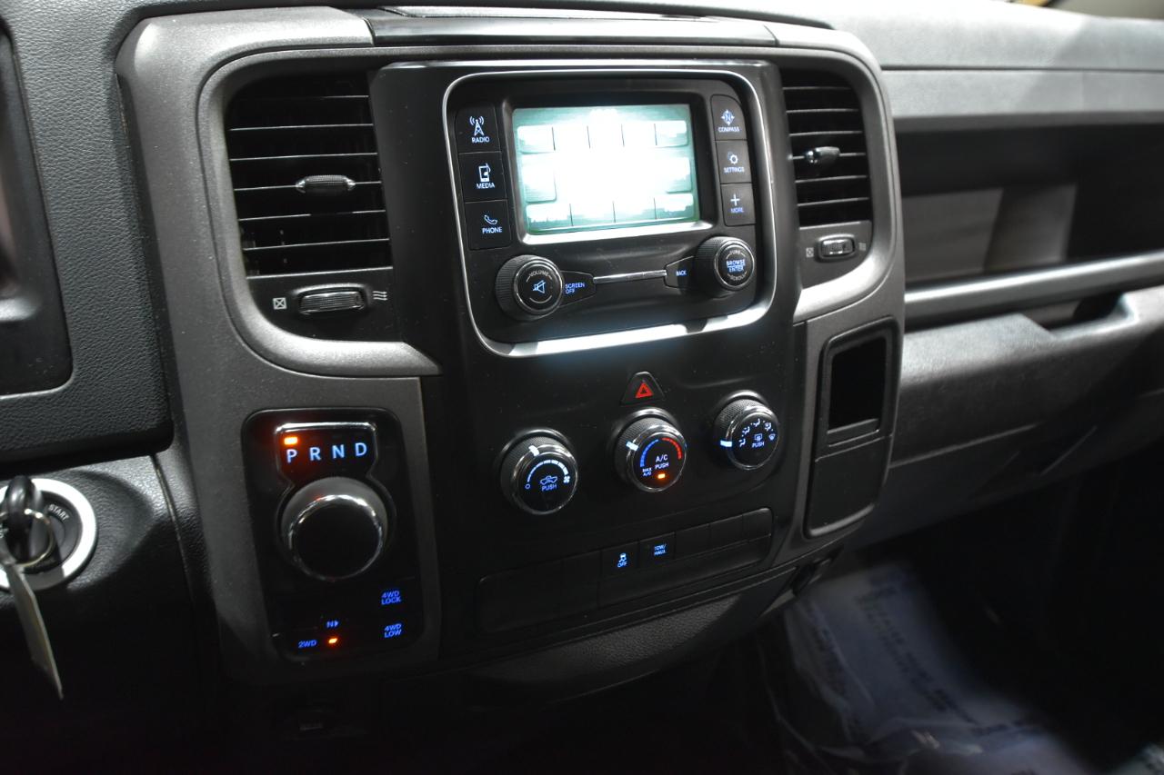RAM 1500 Express 4x4 Crew Cab 5'7" Box 2017