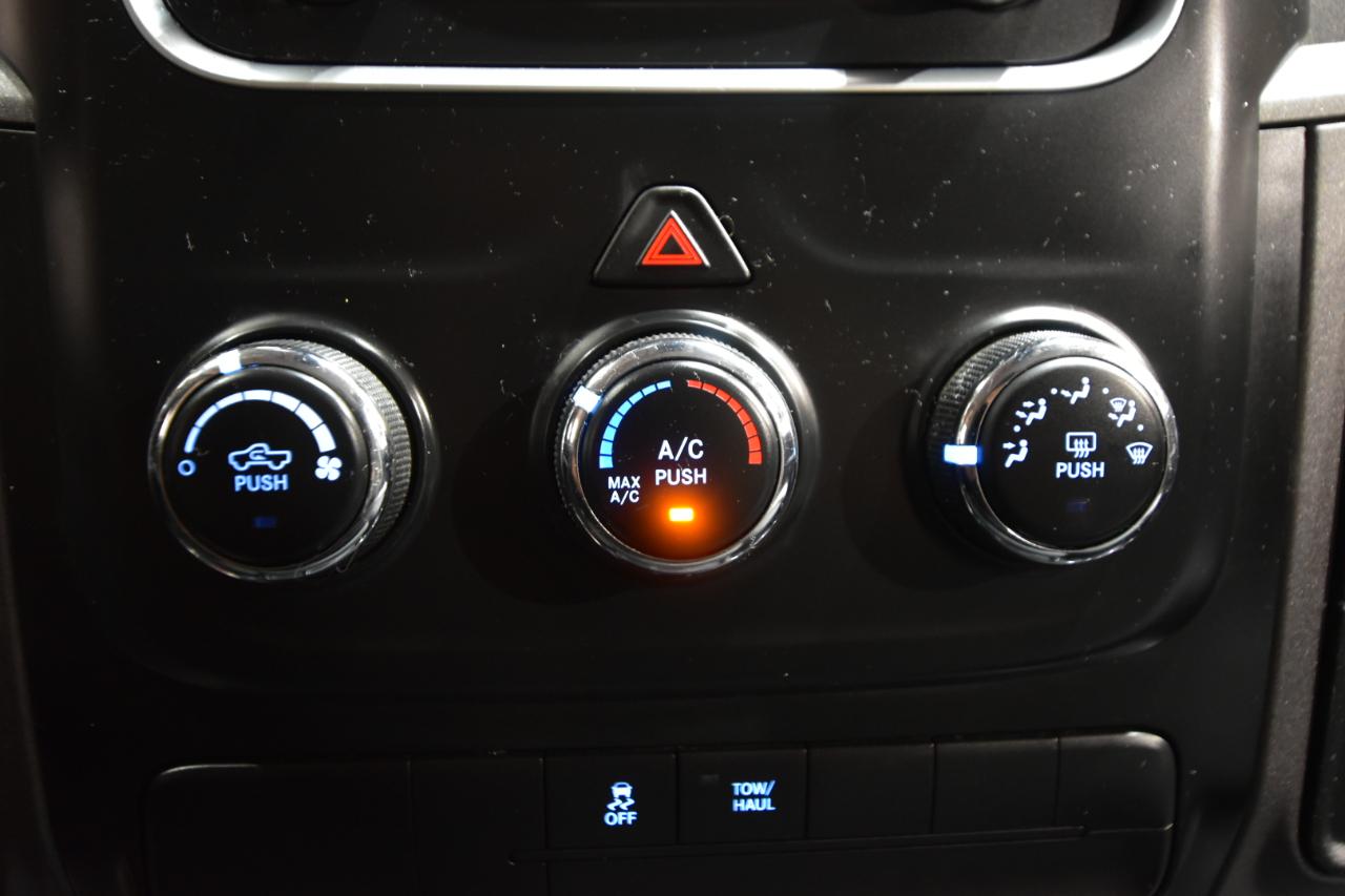 RAM 1500 Express 4x4 Crew Cab 5'7" Box 2017
