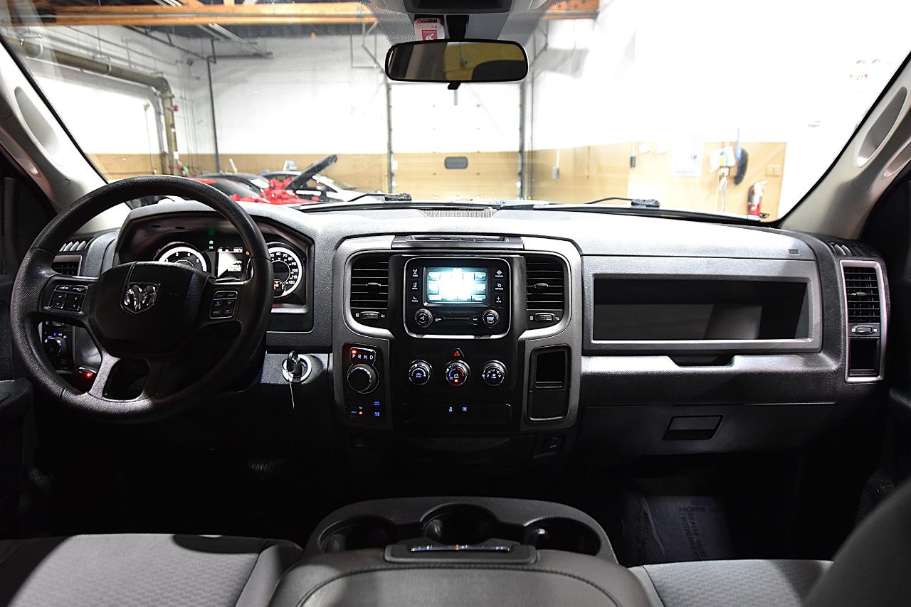 RAM 1500 Express 4x4 Crew Cab 5'7" Box 2017