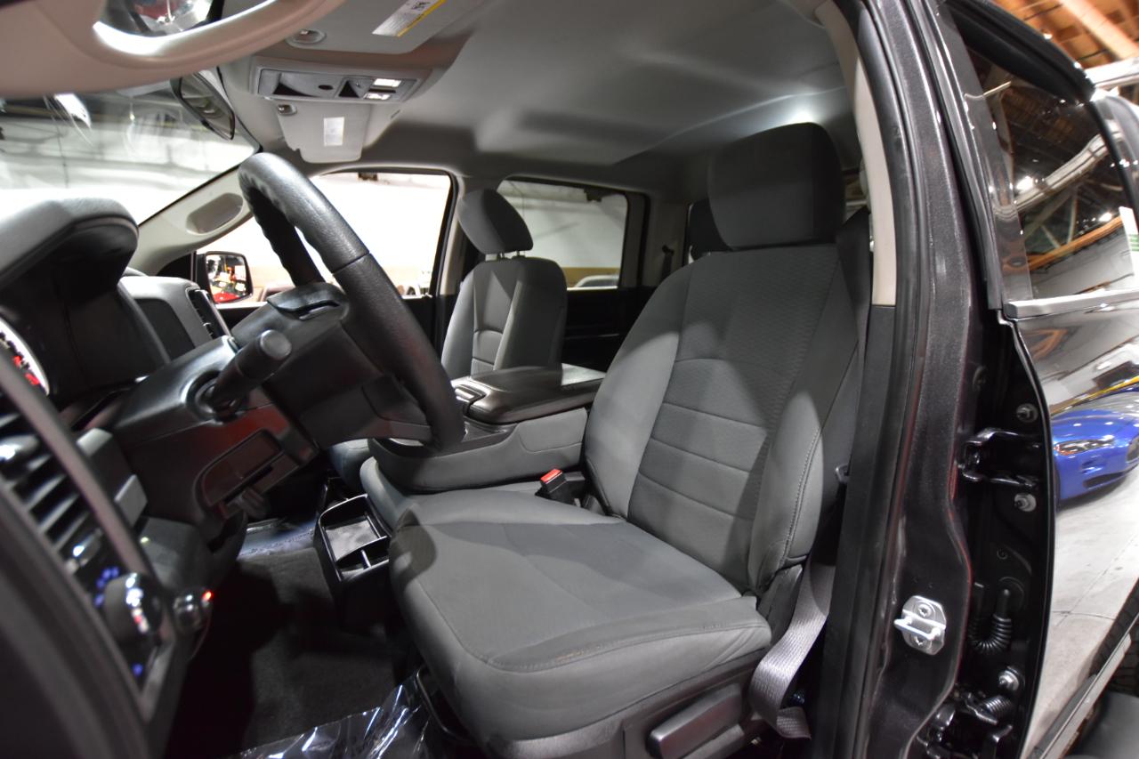 RAM 1500 Express 4x4 Crew Cab 5'7" Box 2017