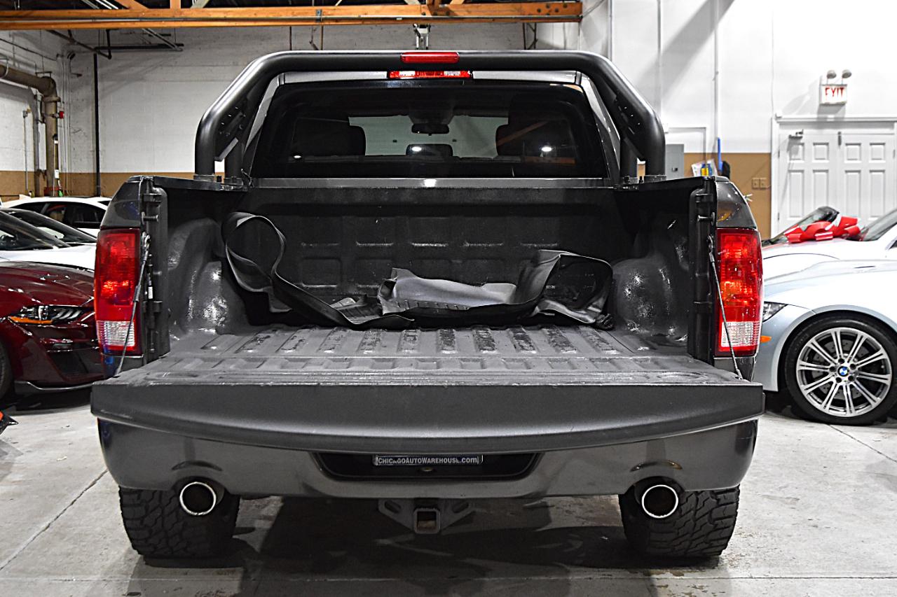 RAM 1500 Express 4x4 Crew Cab 5'7" Box 2017