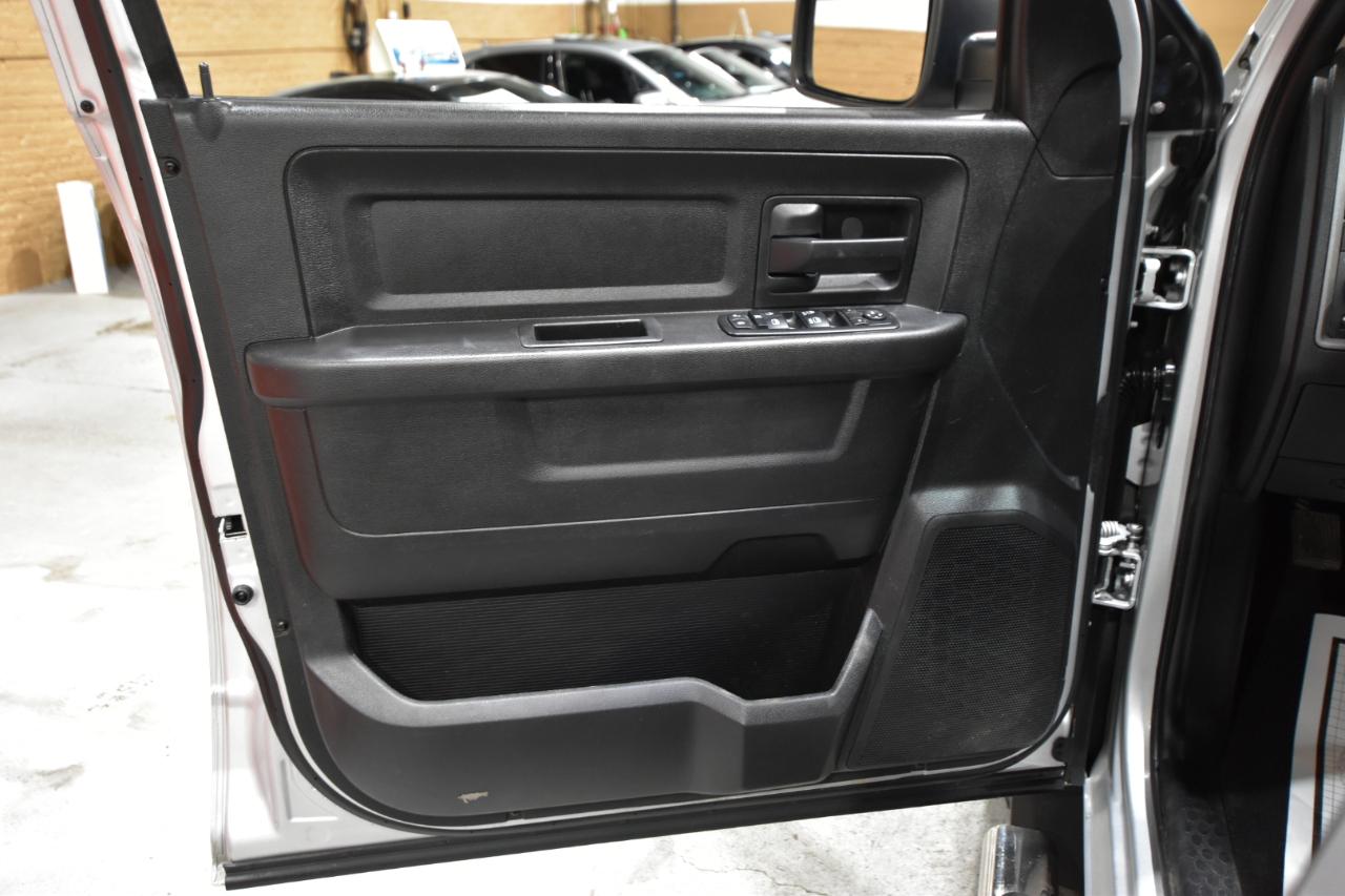 RAM 1500 4WD Quad Cab 140.5" Express 2015