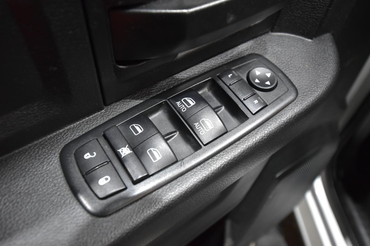 RAM 1500 4WD Quad Cab 140.5" Express 2015