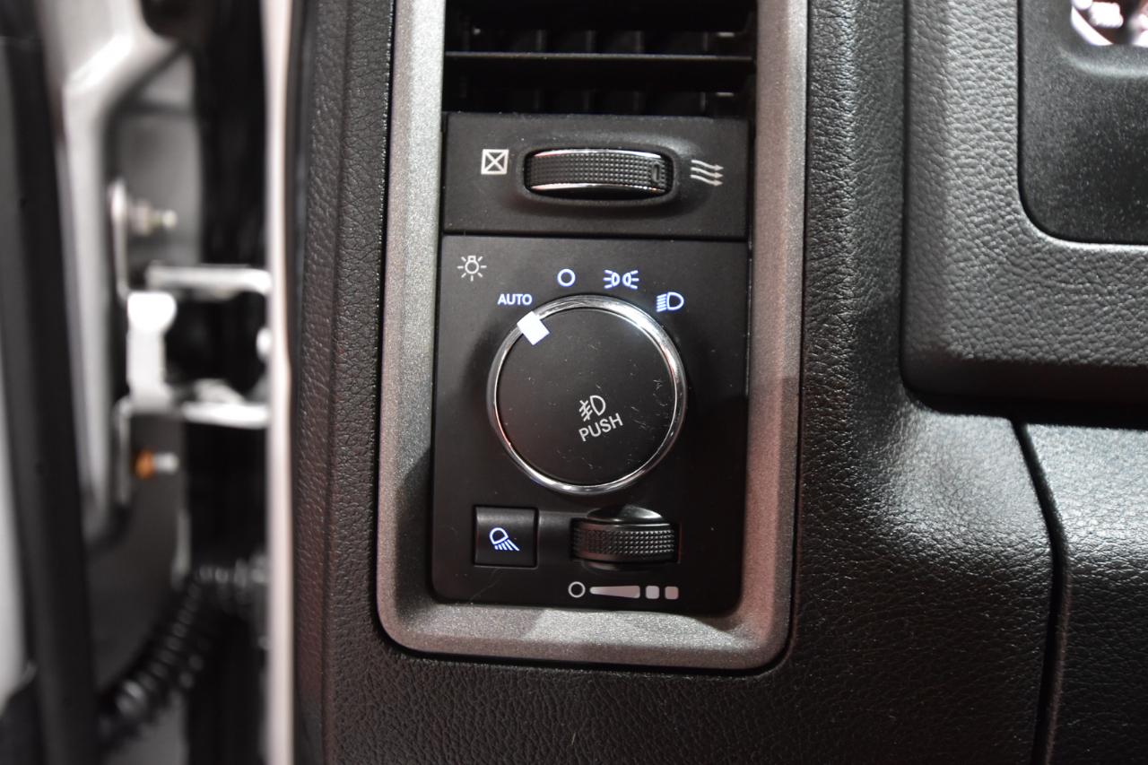 RAM 1500 4WD Quad Cab 140.5" Express 2015