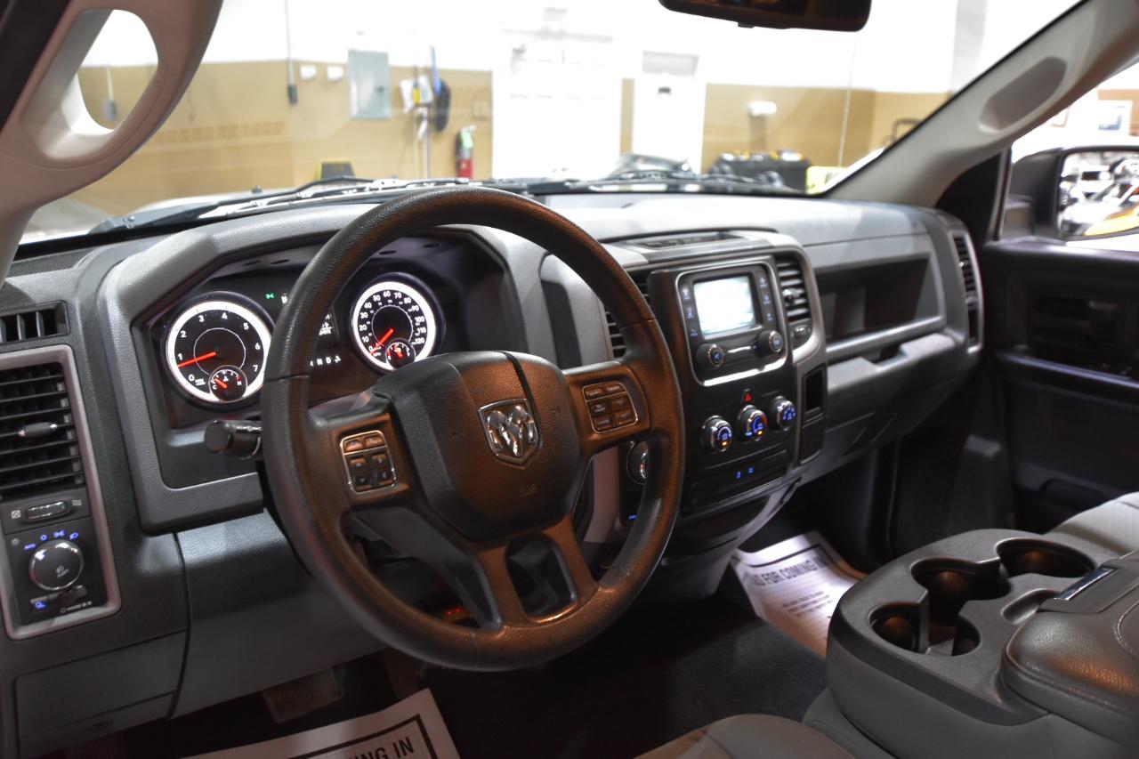 RAM 1500 4WD Quad Cab 140.5" Express 2015