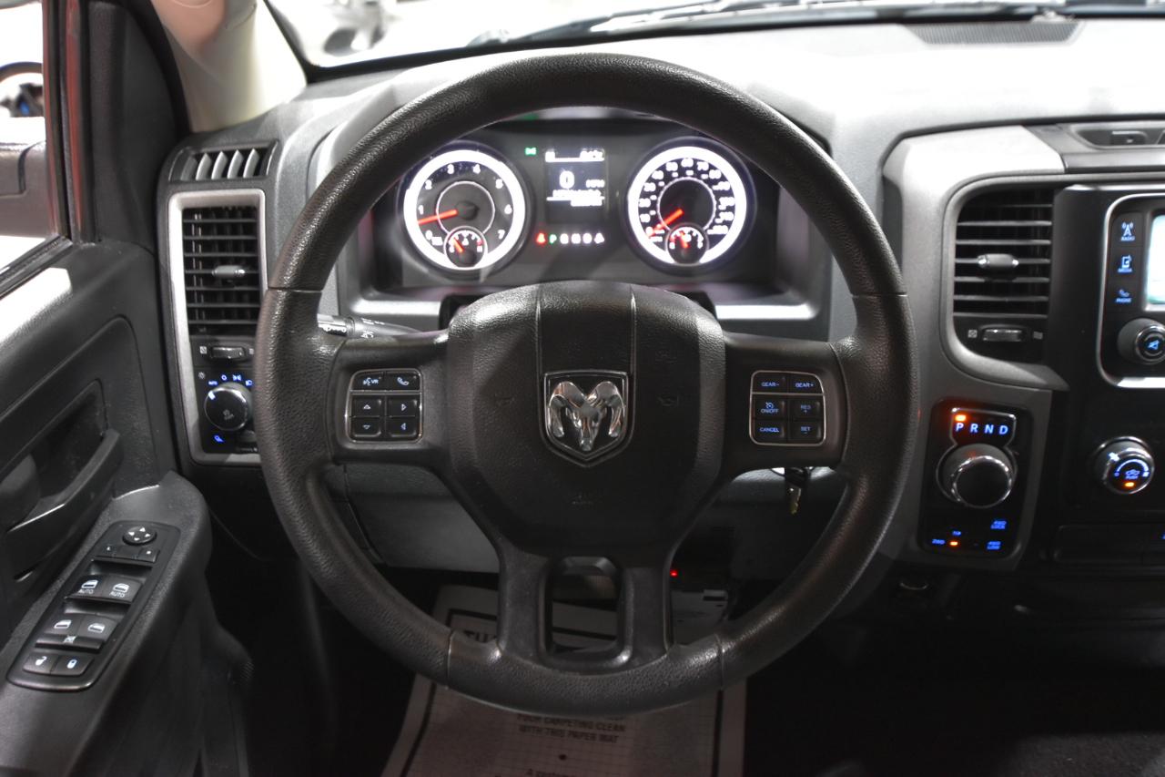 RAM 1500 4WD Quad Cab 140.5" Express 2015
