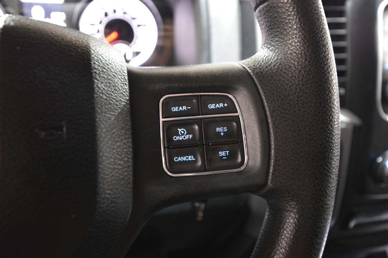 RAM 1500 4WD Quad Cab 140.5" Express 2015