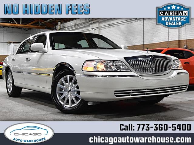 White 2006 Lincoln Town Car Sedan Rear-Wheel Drive Automatic