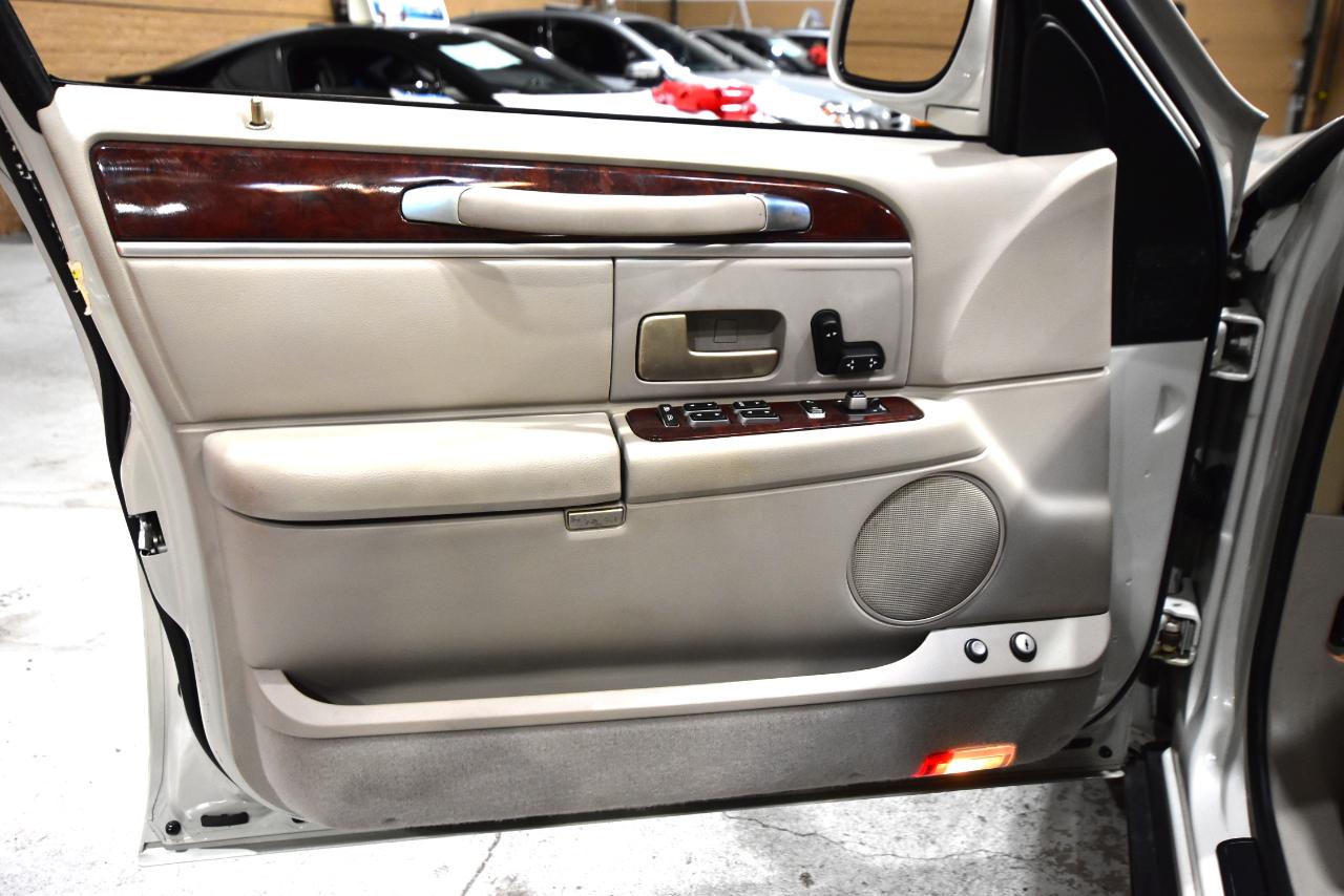 Lincoln Town Car 4dr Sdn Signature 2006