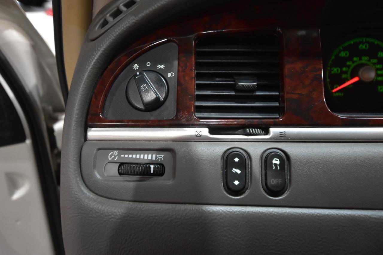 Lincoln Town Car 4dr Sdn Signature 2006
