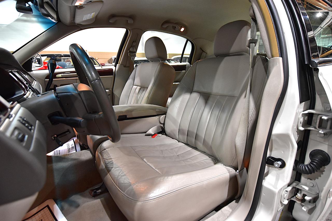 Lincoln Town Car 4dr Sdn Signature 2006