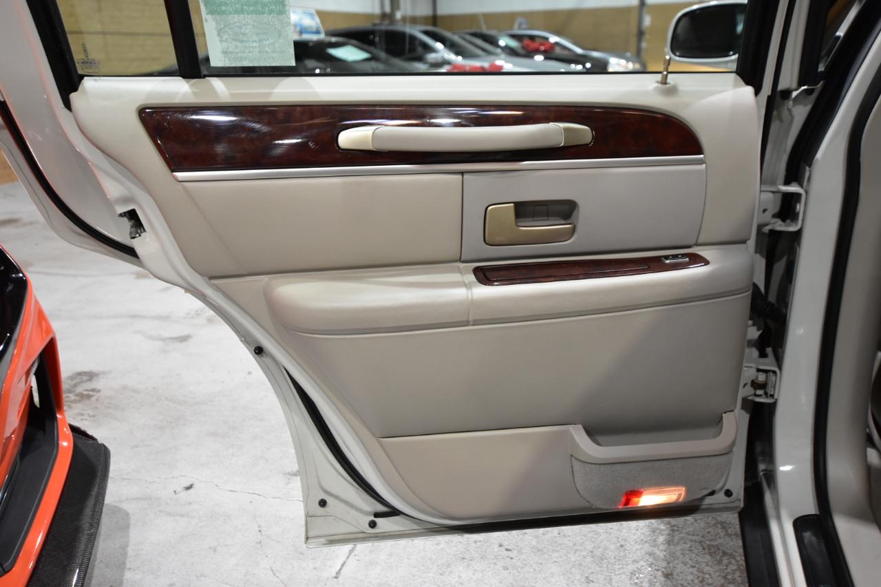 Lincoln Town Car 4dr Sdn Signature 2006