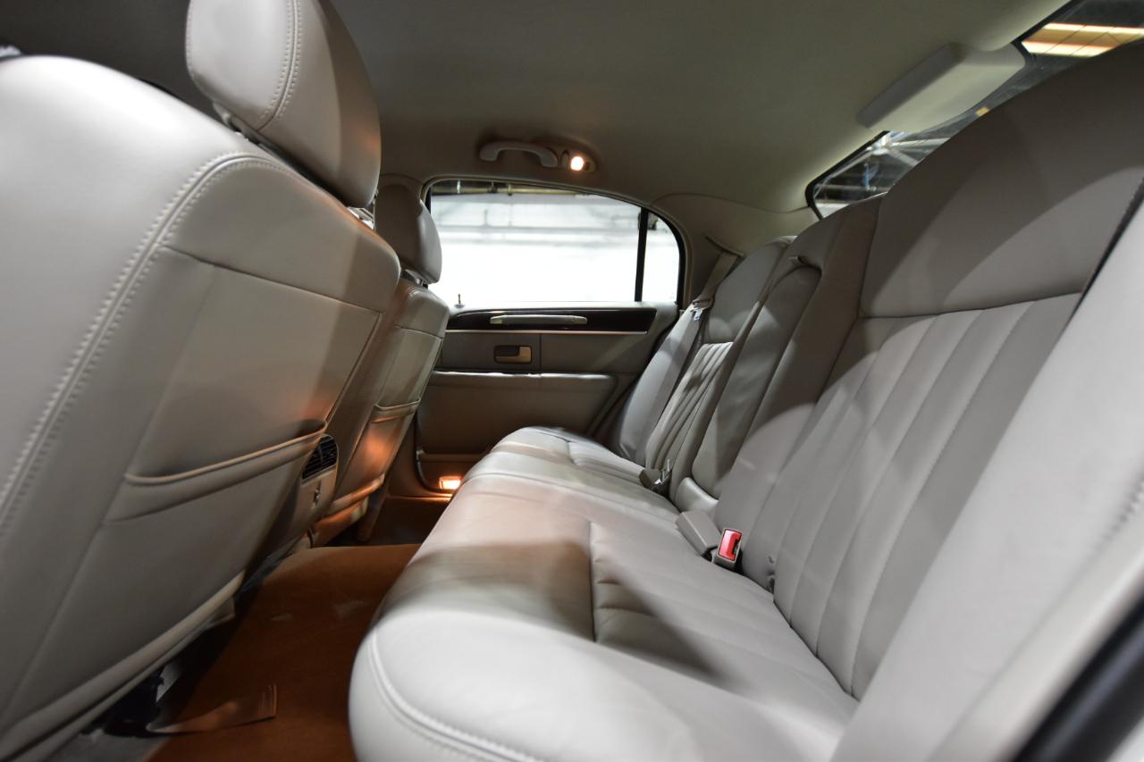 Lincoln Town Car 4dr Sdn Signature 2006