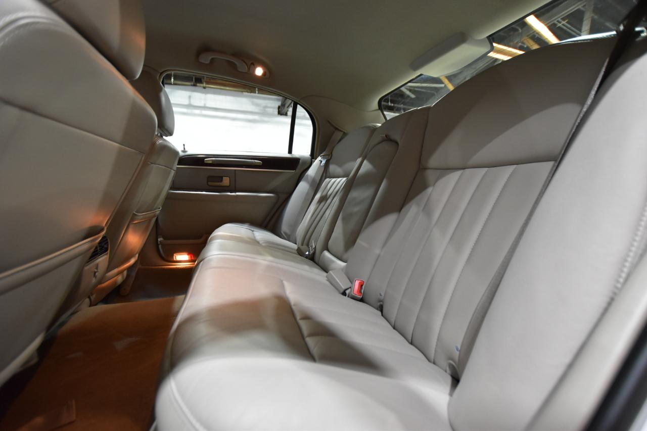 Lincoln Town Car 4dr Sdn Signature 2006