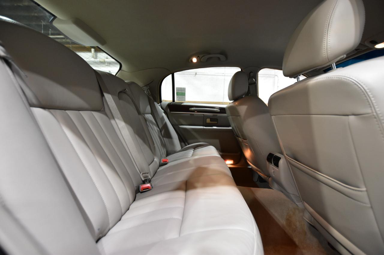 Lincoln Town Car 4dr Sdn Signature 2006