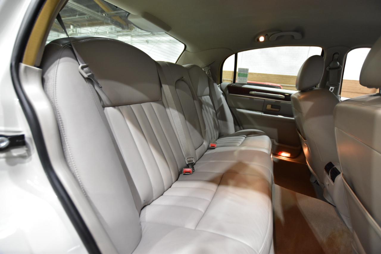 Lincoln Town Car 4dr Sdn Signature 2006