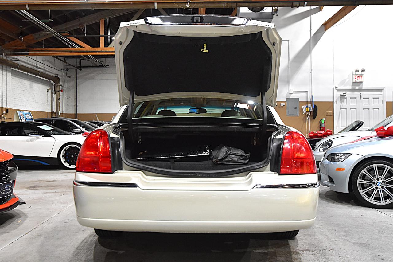 Lincoln Town Car 4dr Sdn Signature 2006