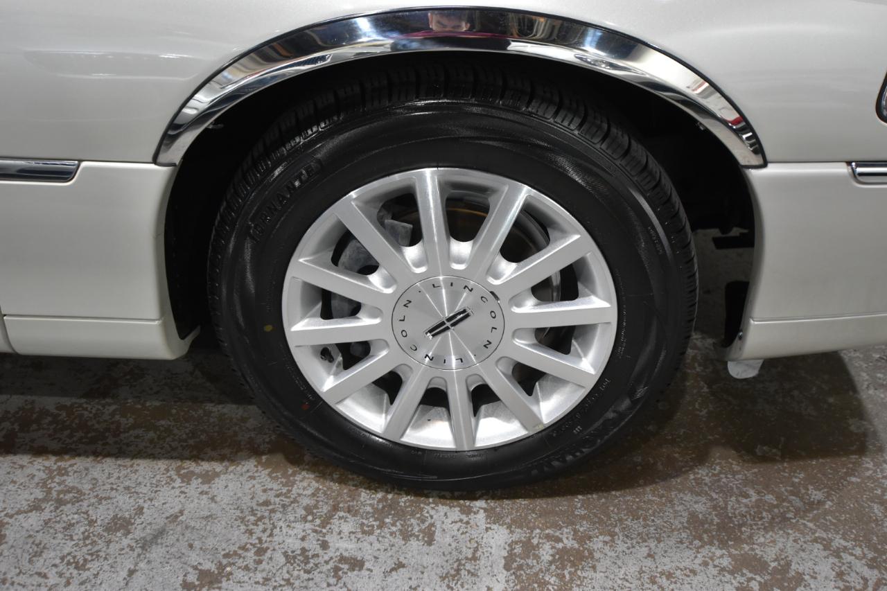 Lincoln Town Car 4dr Sdn Signature 2006