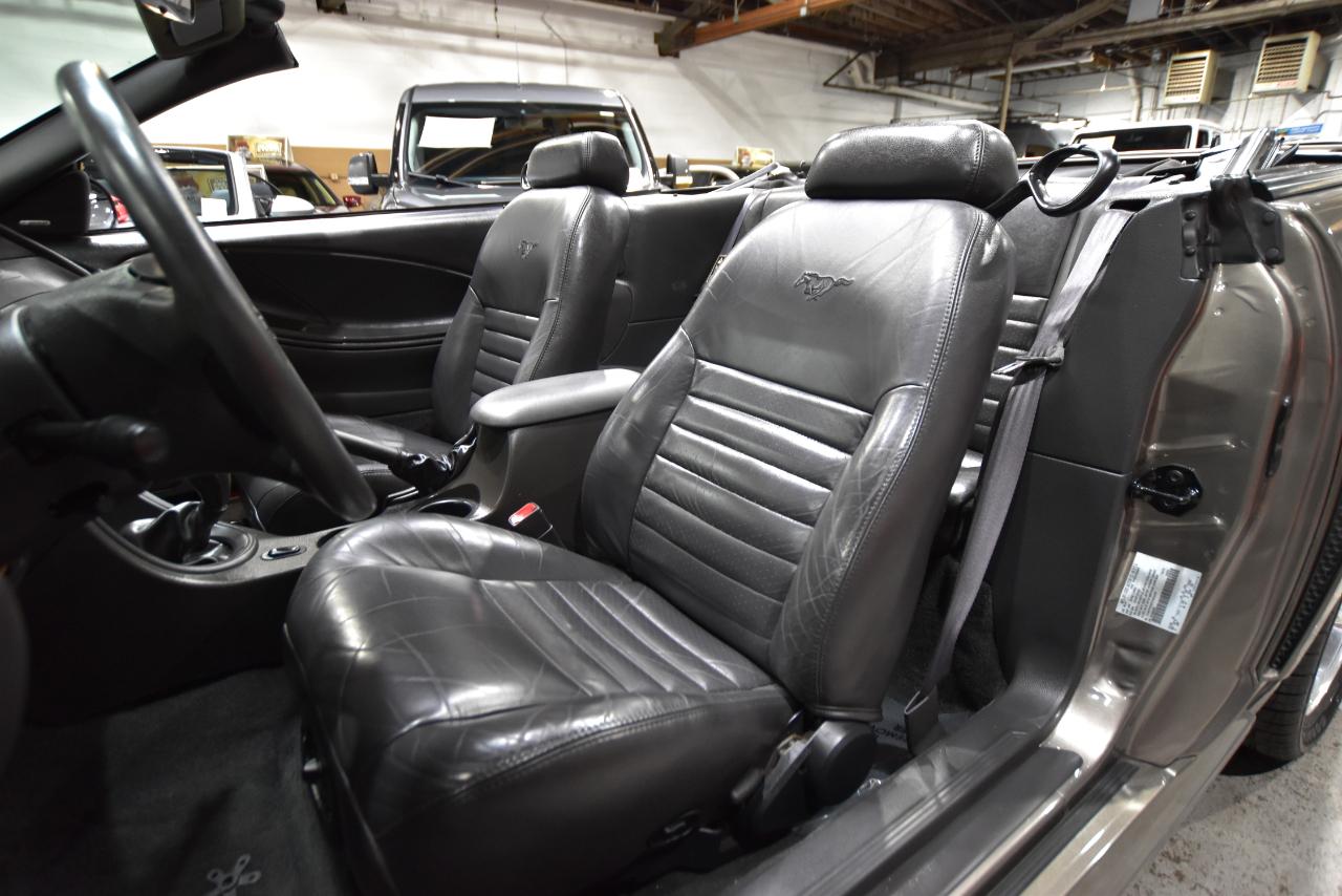 Ford Mustang 2dr Convertible GT Deluxe 2001