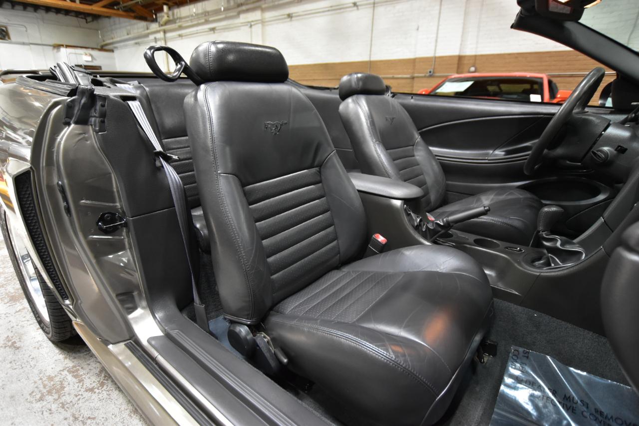 Ford Mustang 2dr Convertible GT Deluxe 2001