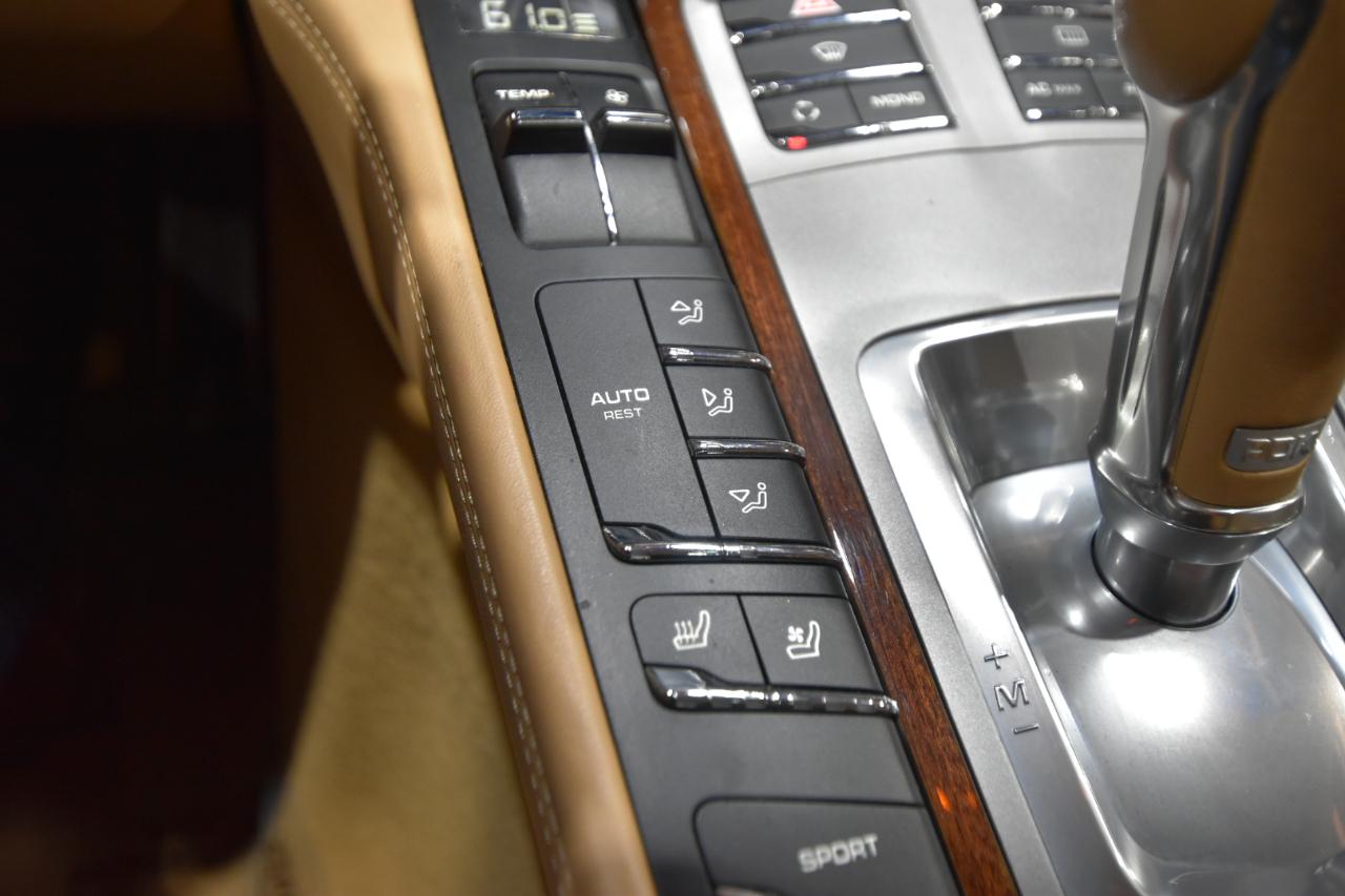 Porsche Panamera 4dr HB Turbo 2010