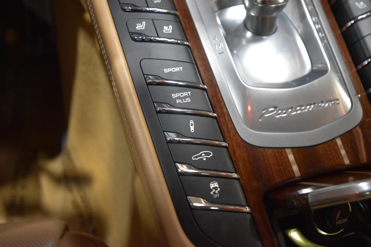 Porsche Panamera 4dr HB Turbo 2010