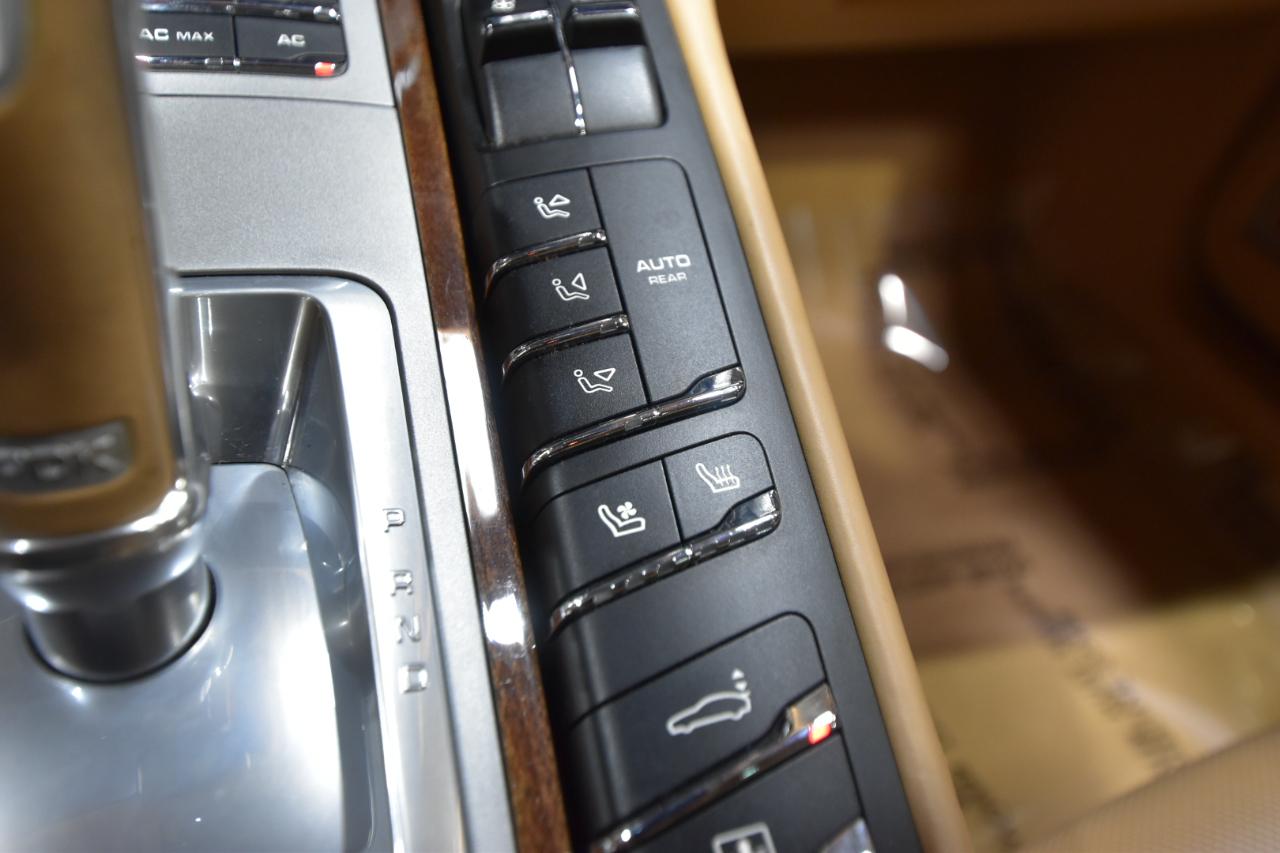 Porsche Panamera 4dr HB Turbo 2010