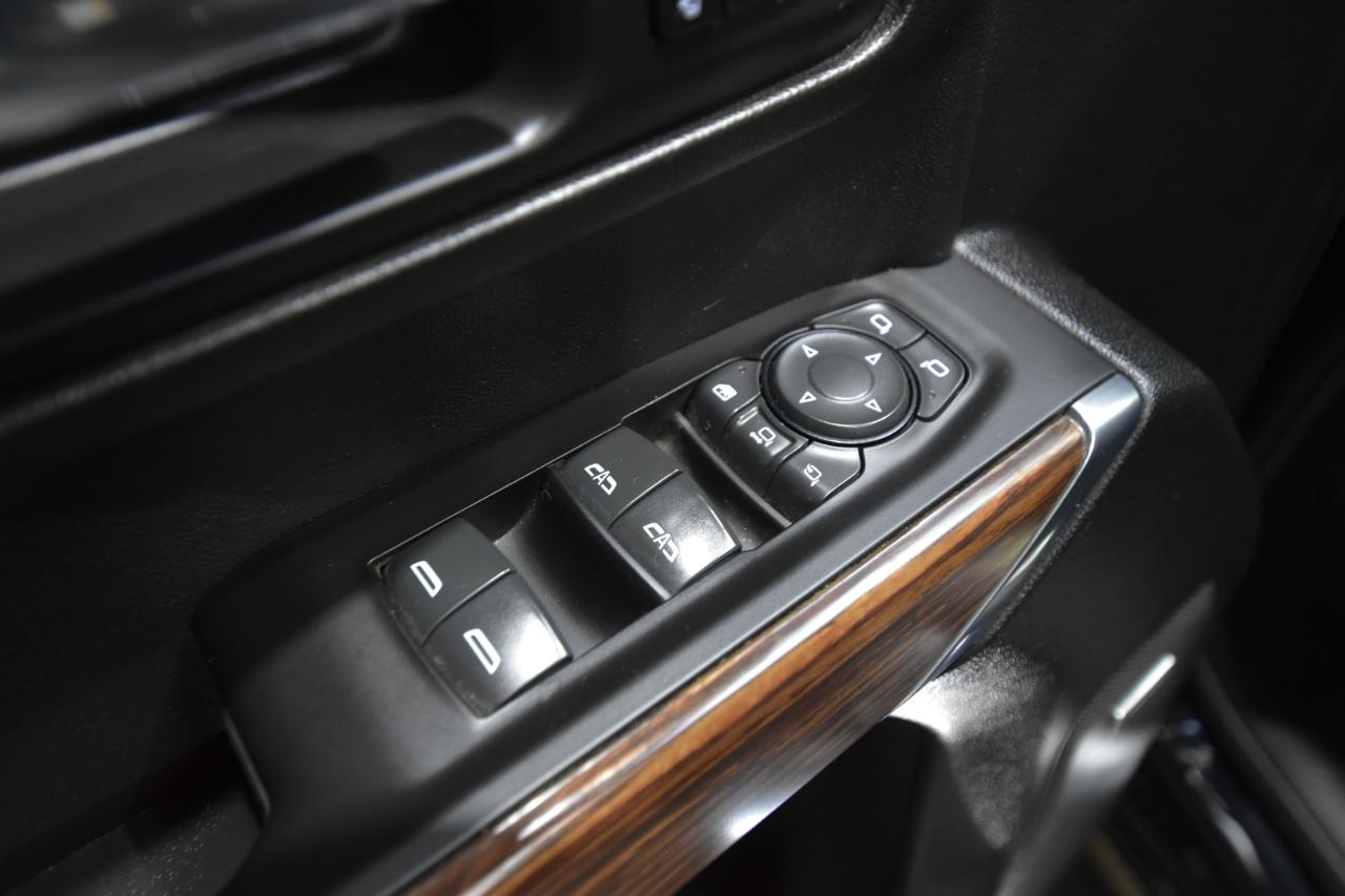 Chevrolet Silverado 3500HD 4WD Crew Cab 159" High Country 2023
