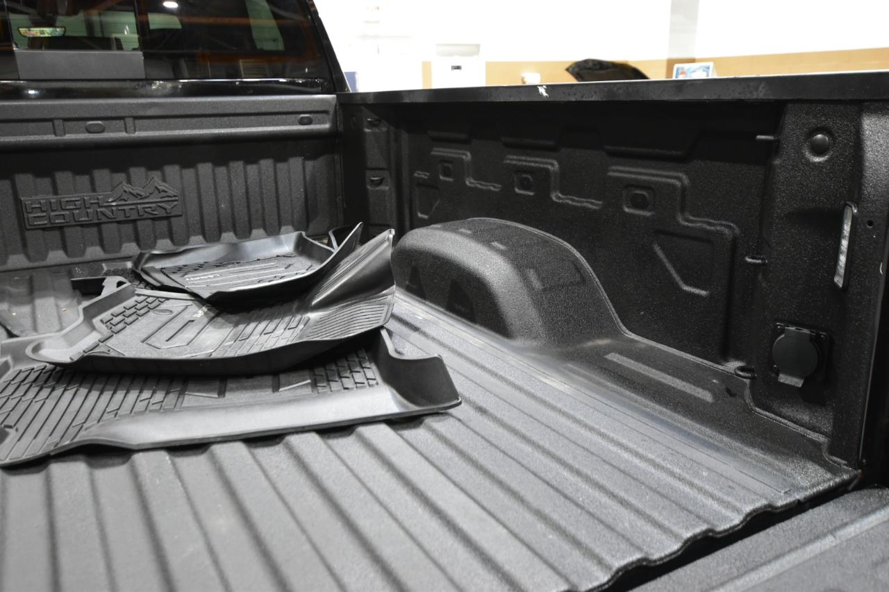 Chevrolet Silverado 3500HD 4WD Crew Cab 159" High Country 2023