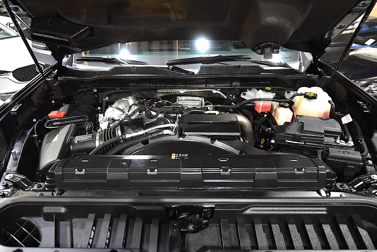 Chevrolet Silverado 3500HD 4WD Crew Cab 159" High Country 2023