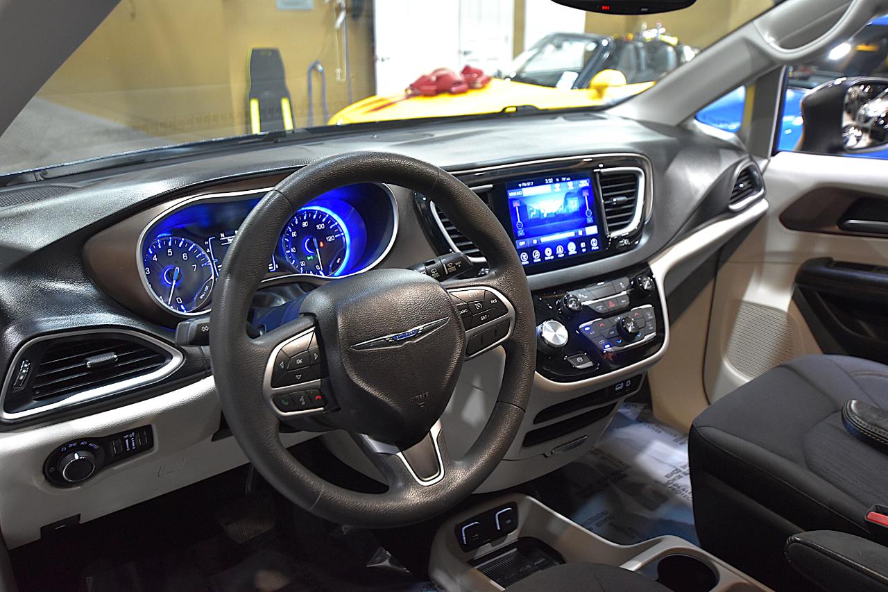 Chrysler Pacifica Touring FWD 2017