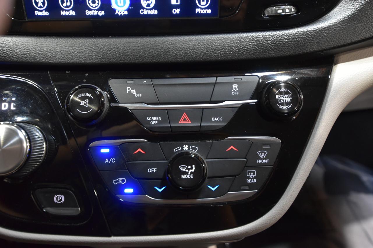 Chrysler Pacifica Touring FWD 2017
