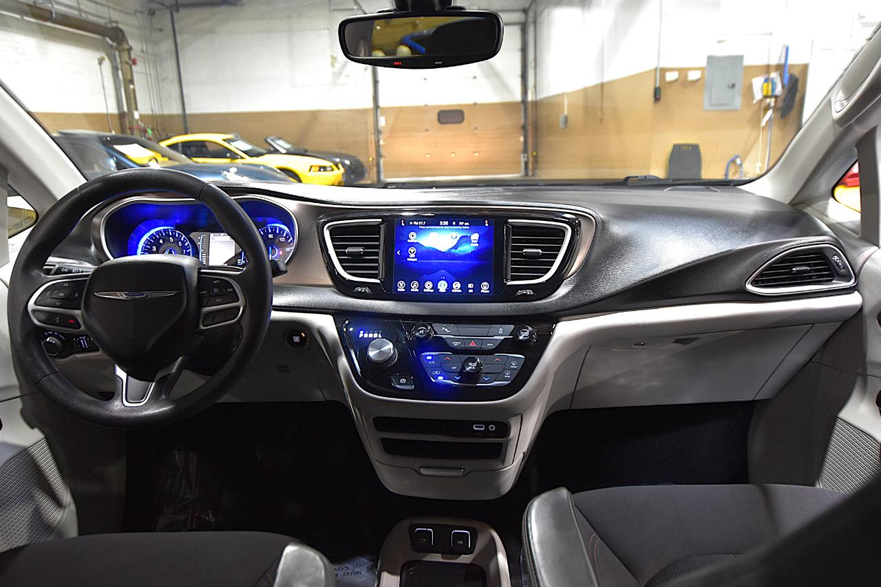Chrysler Pacifica Touring FWD 2017