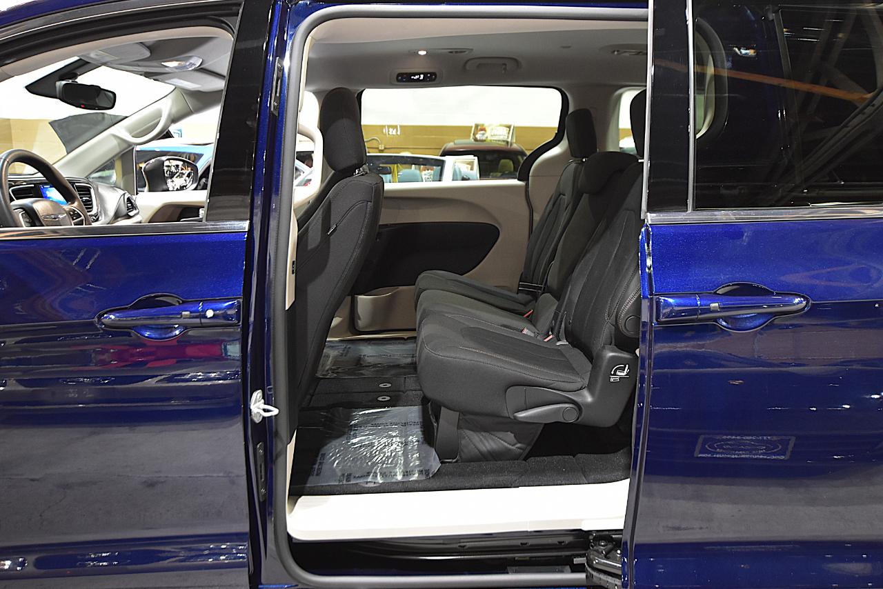 Chrysler Pacifica Touring FWD 2017