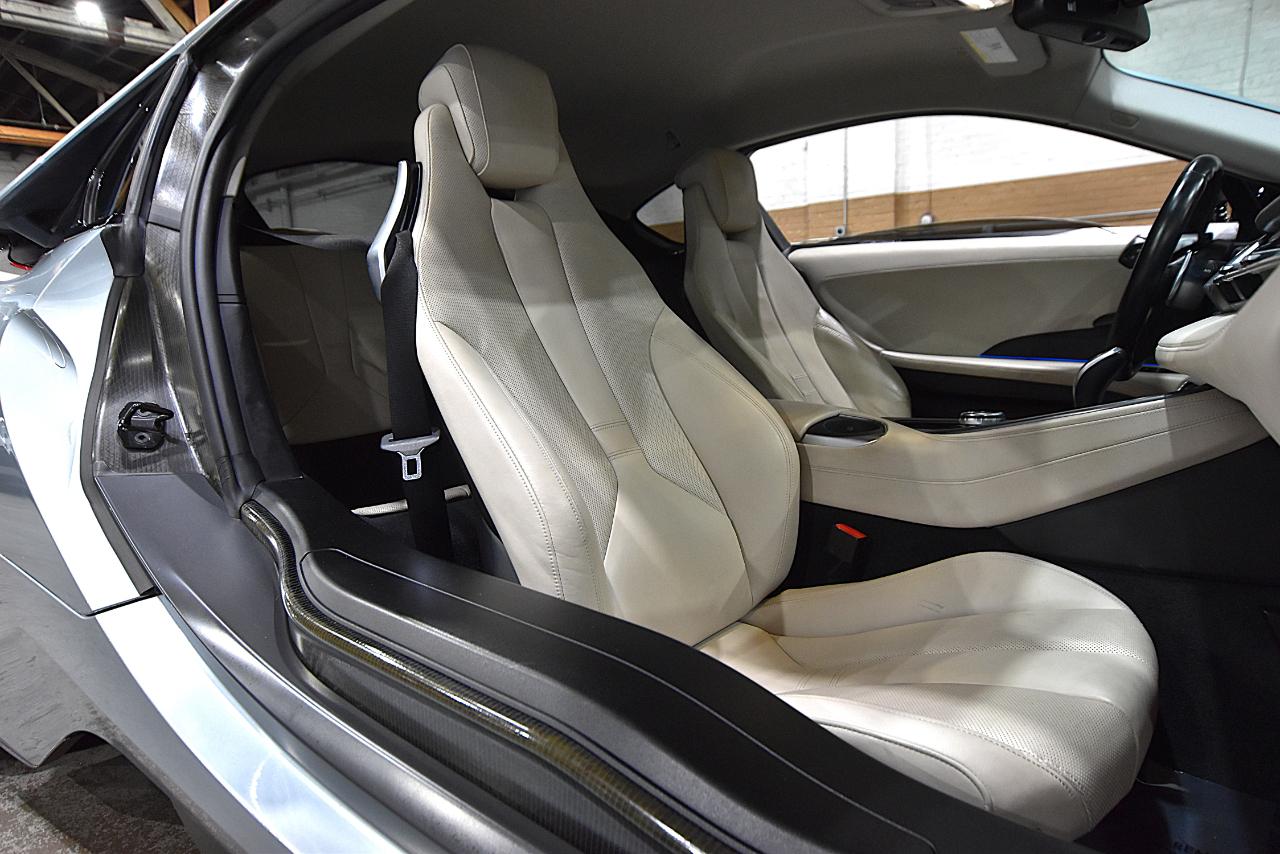 BMW i8 2dr Cpe 2016