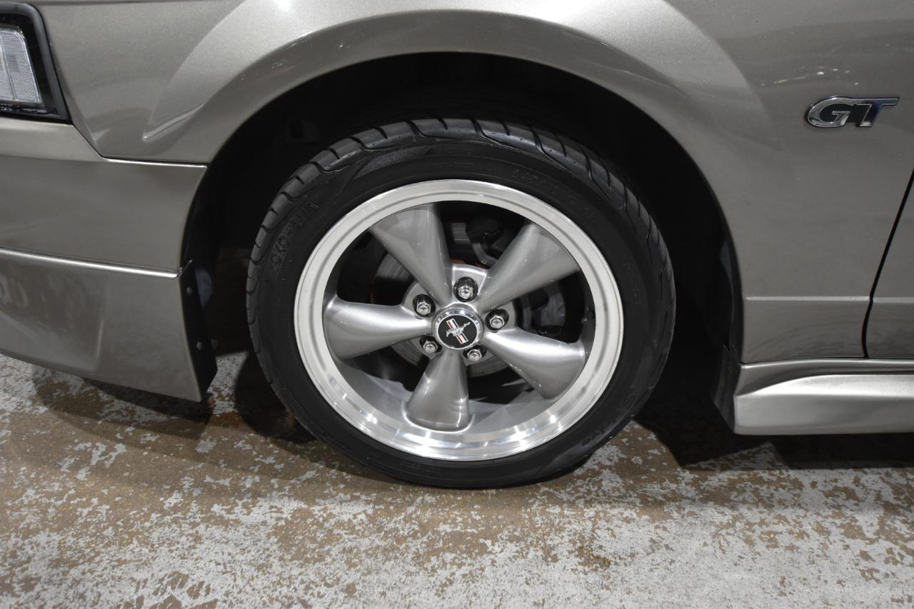 Ford Mustang 2dr Convertible GT Deluxe 2002