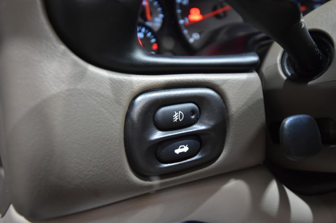 Chevrolet Corvette 2dr Cpe 2004