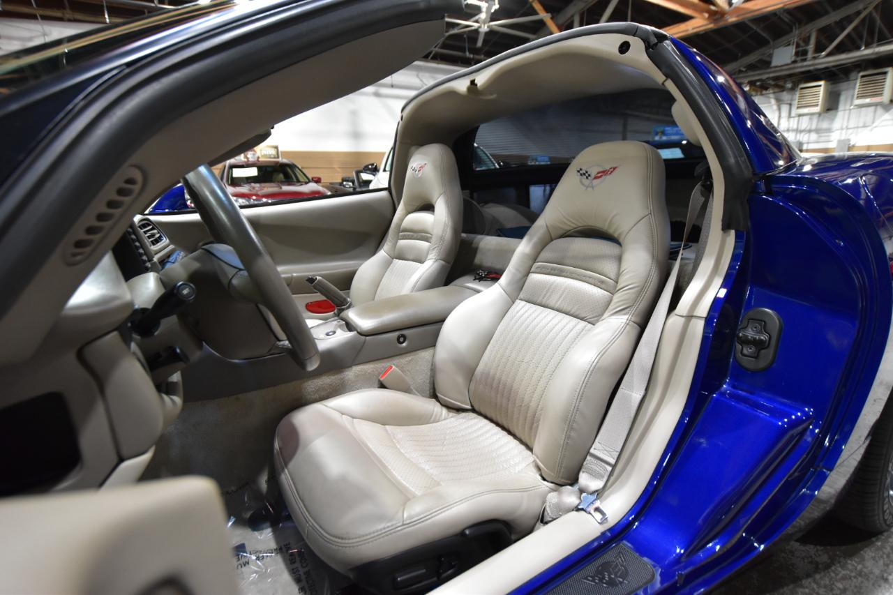 Chevrolet Corvette 2dr Cpe 2004