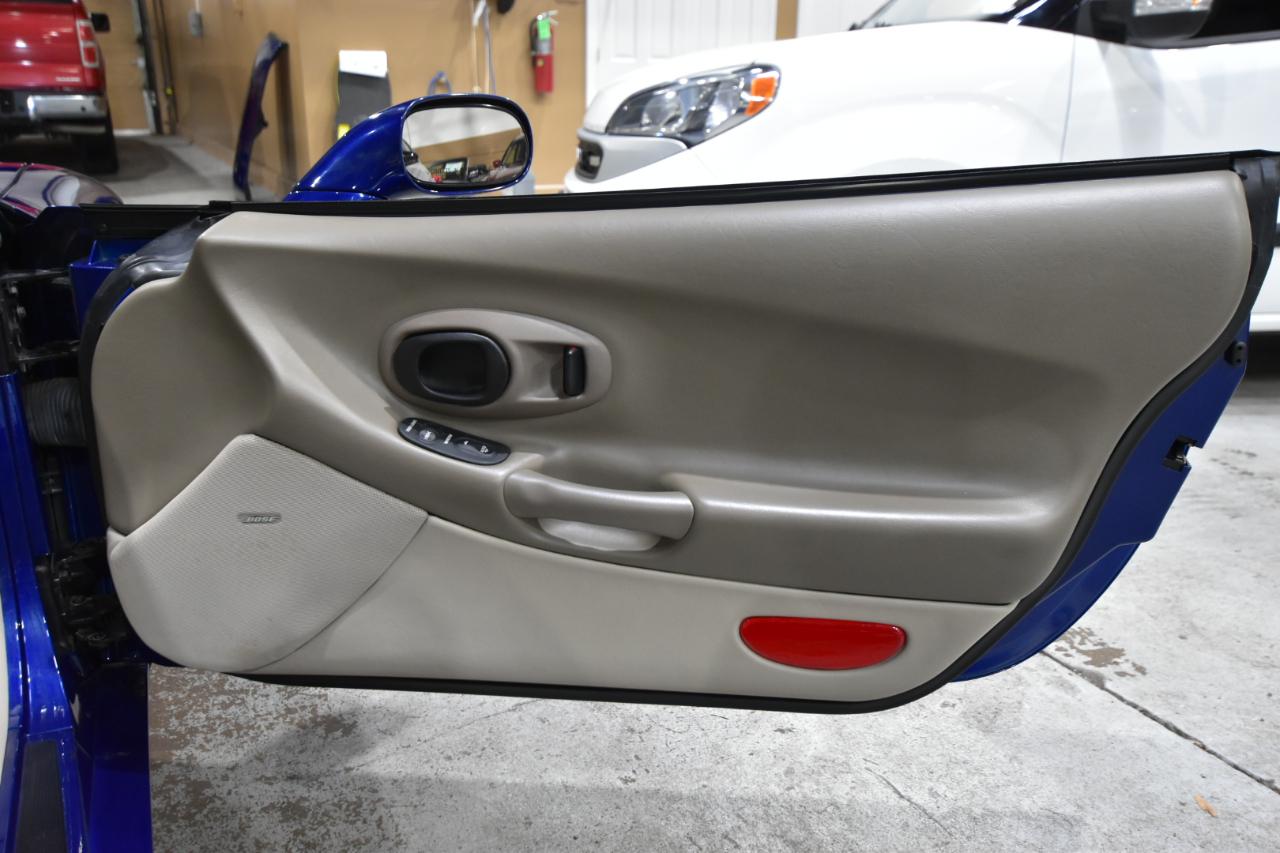 Chevrolet Corvette 2dr Cpe 2004