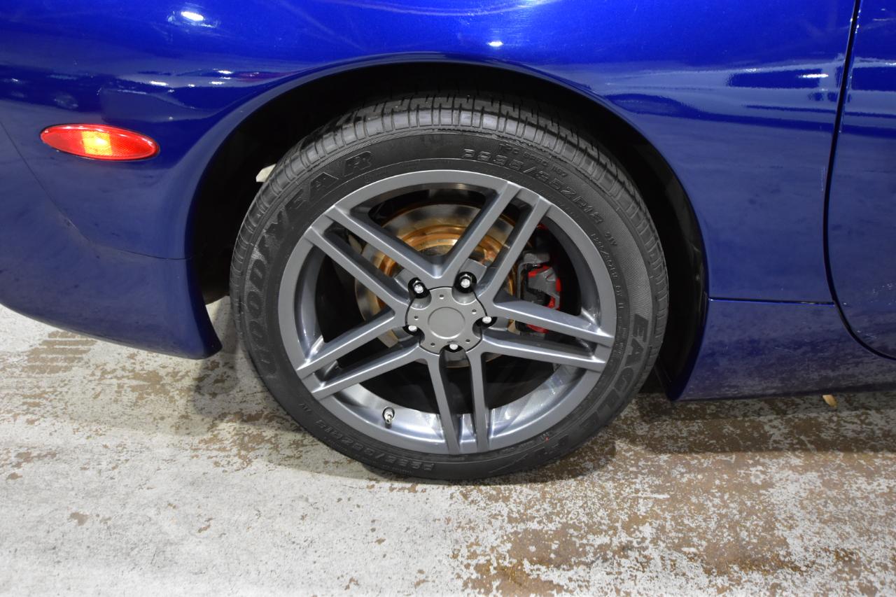 Chevrolet Corvette 2dr Cpe 2004