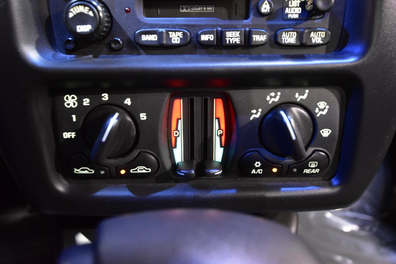 Chevrolet Monte Carlo 2dr Cpe SS 2002