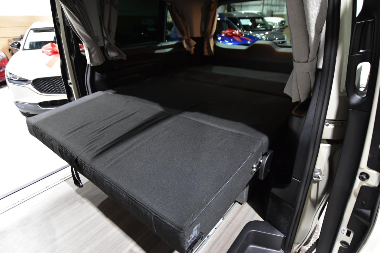 Mercedes-Benz Metris Passenger Van  2020