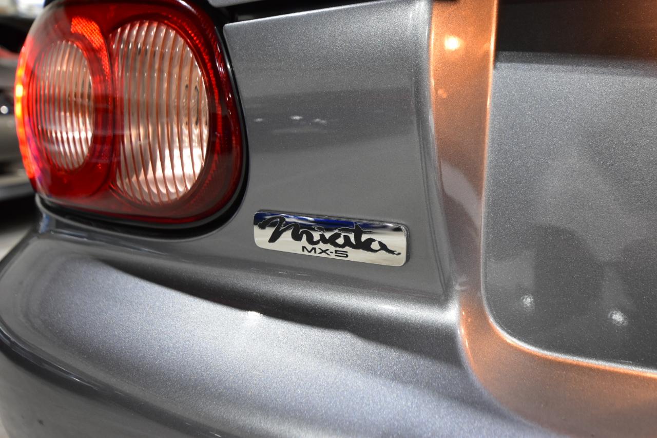 Mazda MX-5 Miata 2dr Conv Shinsen 5-Spd Manual 2003