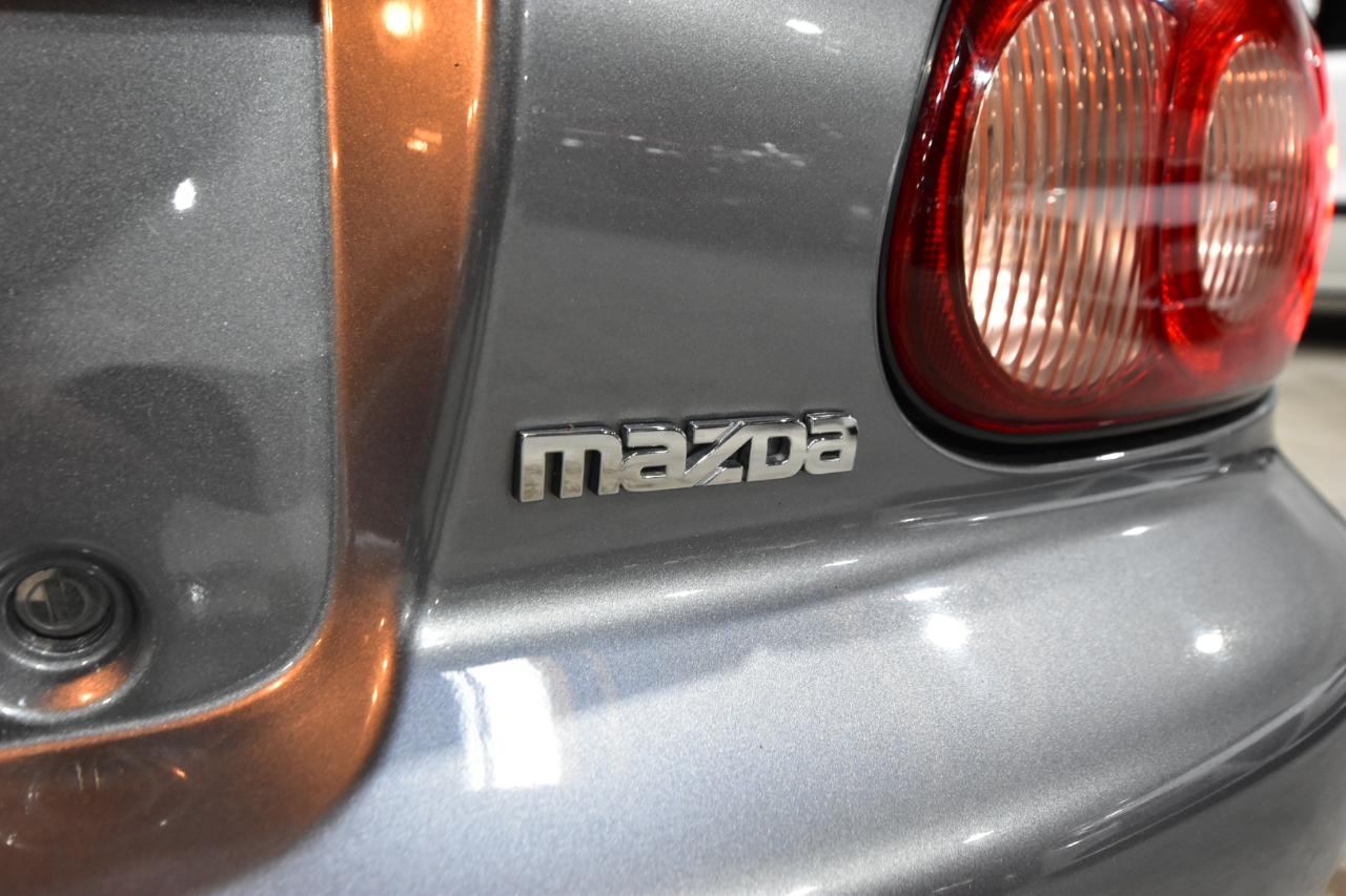 Mazda MX-5 Miata 2dr Conv Shinsen 5-Spd Manual 2003