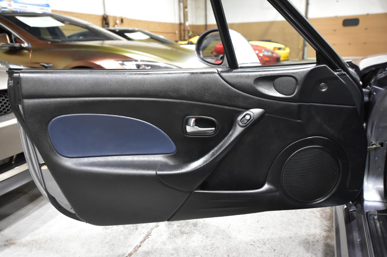 Mazda MX-5 Miata 2dr Conv Shinsen 5-Spd Manual 2003