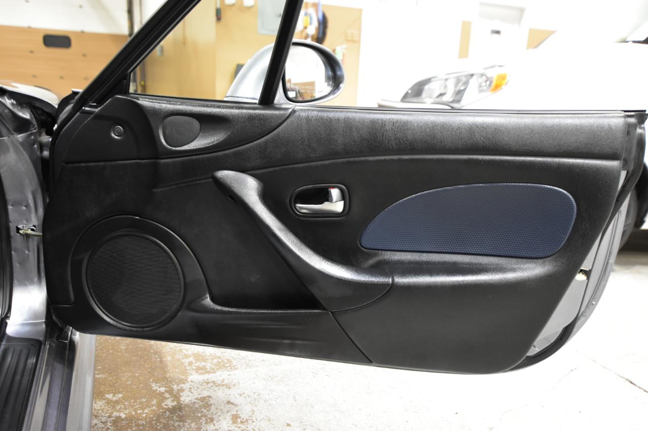 Mazda MX-5 Miata 2dr Conv Shinsen 5-Spd Manual 2003