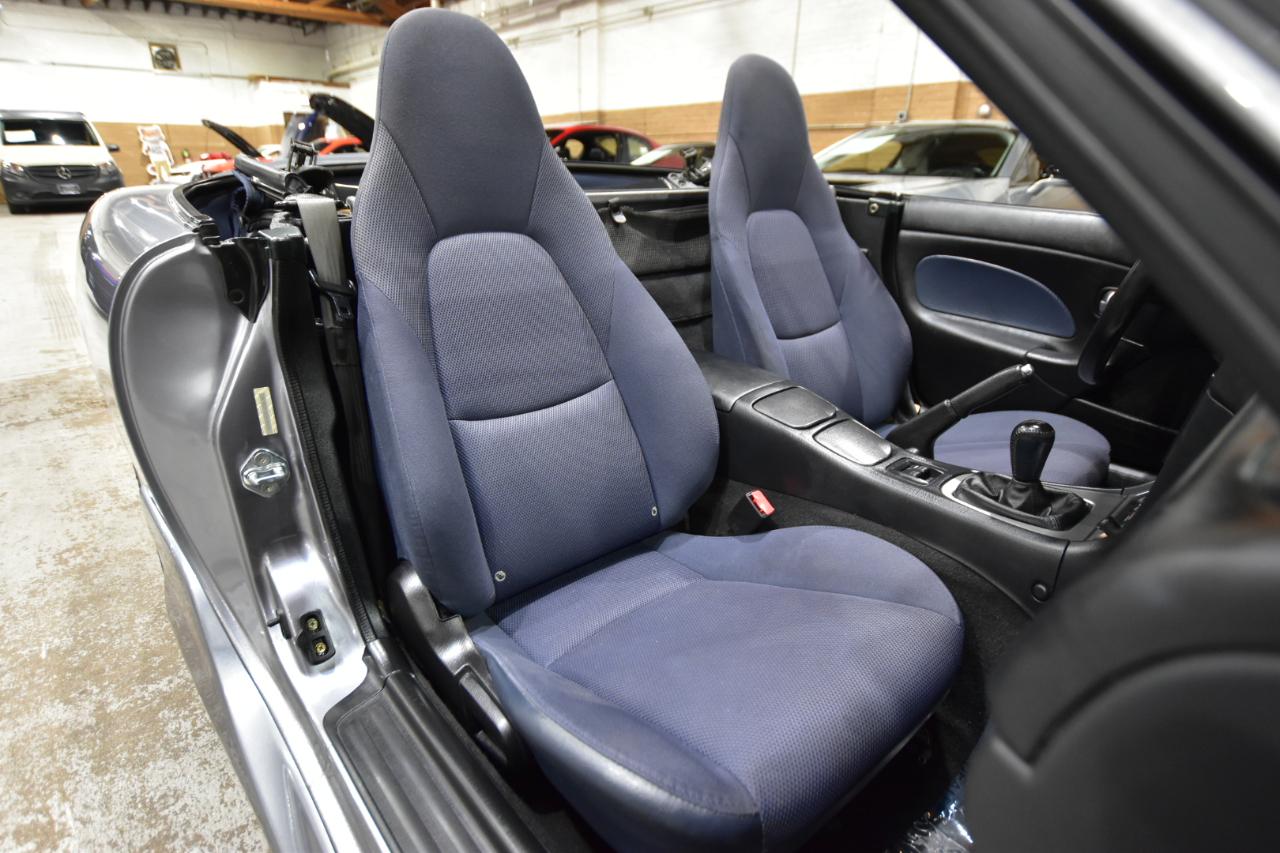 Mazda MX-5 Miata 2dr Conv Shinsen 5-Spd Manual 2003