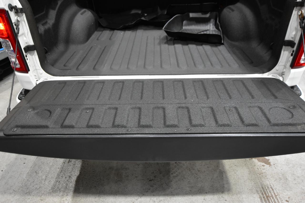 RAM 1500 Big Horn 4x4 Quad Cab 6'4" Box 2020