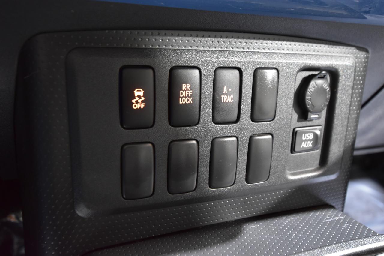 Toyota FJ Cruiser 4WD 4dr Auto (Natl) 2012